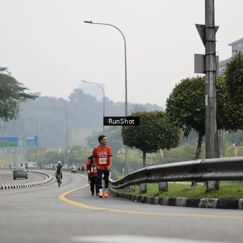 Runner Photo 7035728