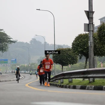 Runner Photo 7035733