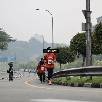 Runner Photo 7035735
