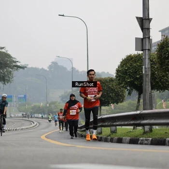 Runner Photo 7035736
