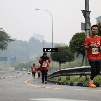 Runner Photo 7035737
