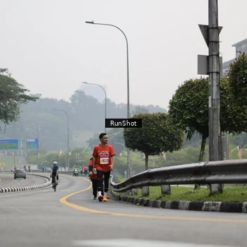 Runner Photo 7035738