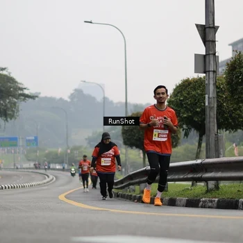 Runner Photo 7035740