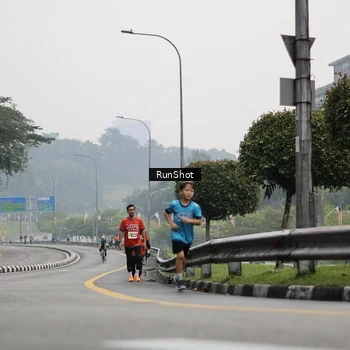 Runner Photo 7035743