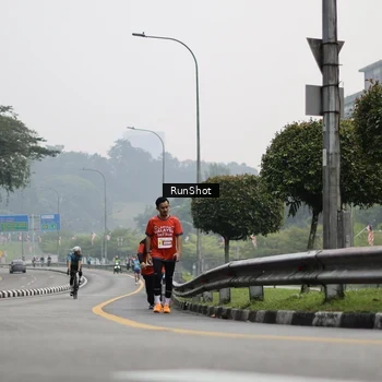 Runner Photo 7035744