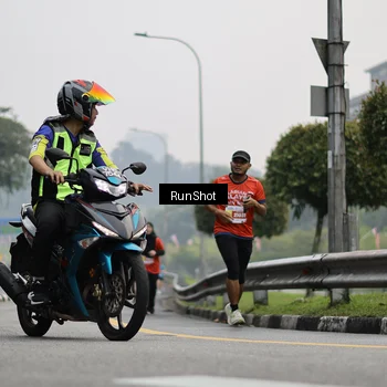 Runner Photo 7035746