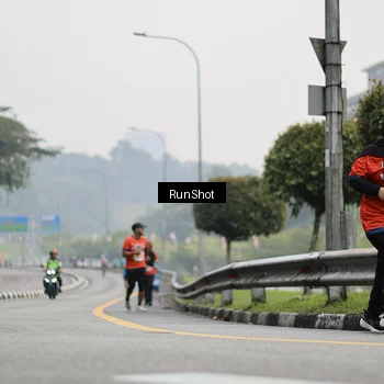 Runner Photo 7035750