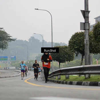 Runner Photo 7035755