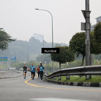 Runner Photo 7035793