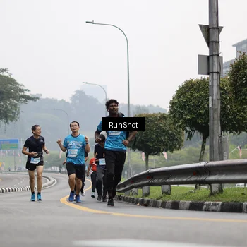 Runner Photo 7035798