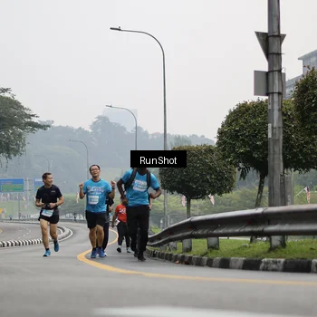 Runner Photo 7035800