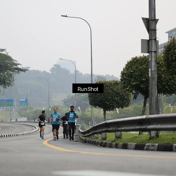 Runner Photo 7035801