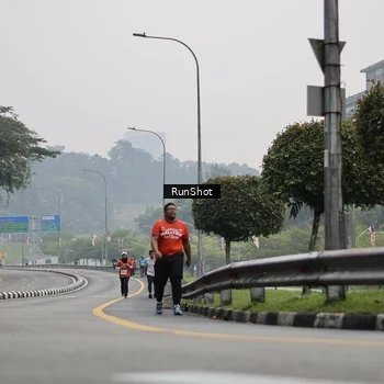 Runner Photo 7035812