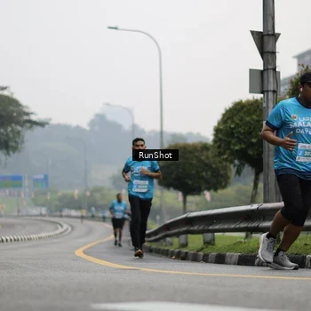 Runner Photo 7035843