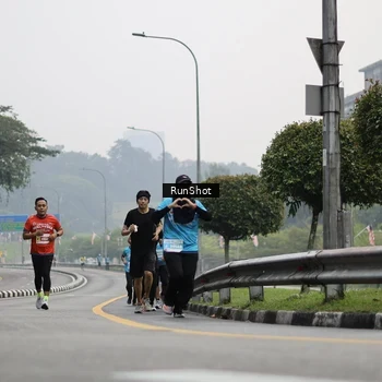 Runner Photo 7035847