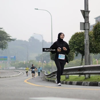 Runner Photo 7035865