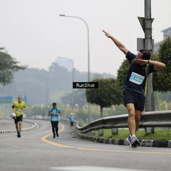 Runner Photo 7035872