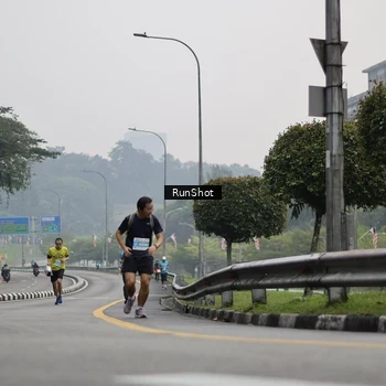 Runner Photo 7035874