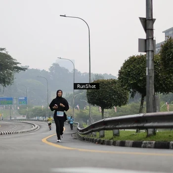 Runner Photo 7035876