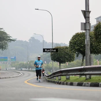 Runner Photo 7035896