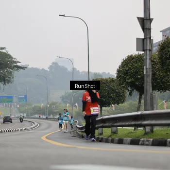 Runner Photo 7035945