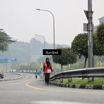 Runner Photo 7035946