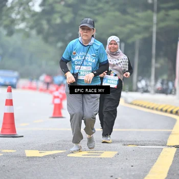 Runner Photo 7036002