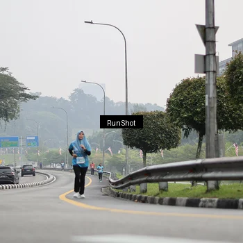 Runner Photo 7036004