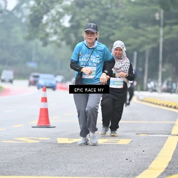 Runner Photo 7036008
