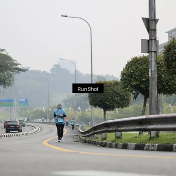 Runner Photo 7036011