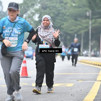 Runner Photo 7036019