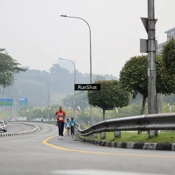 Runner Photo 7036055