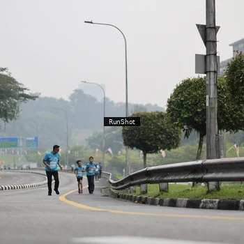 Runner Photo 7036056