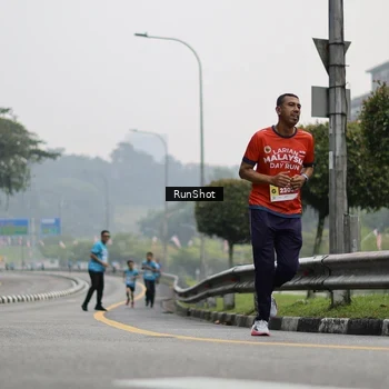 Runner Photo 7036058
