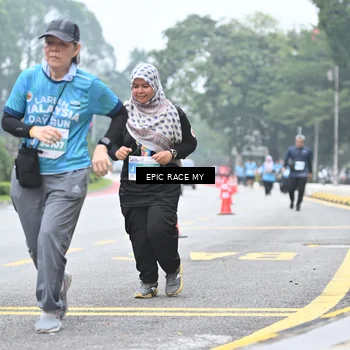 Runner Photo 7036059