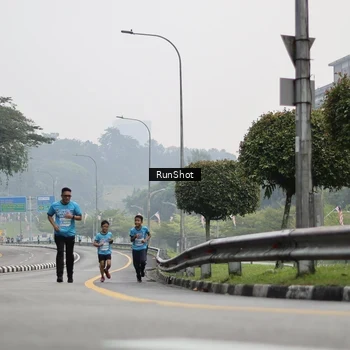 Runner Photo 7036068
