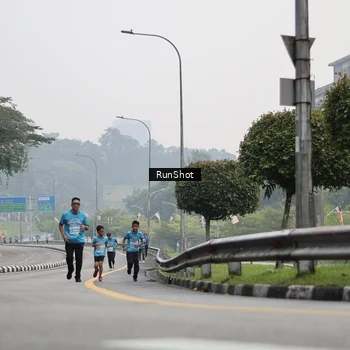 Runner Photo 7036070