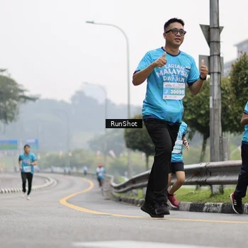Runner Photo 7036075
