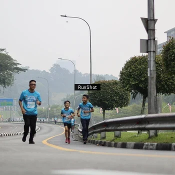 Runner Photo 7036080