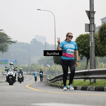 Runner Photo 7036180