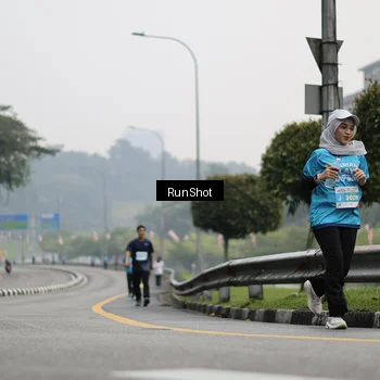 Runner Photo 7036215
