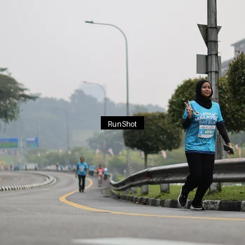 Runner Photo 7036289