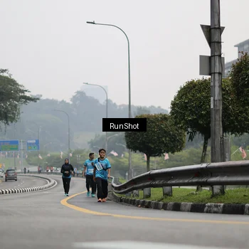 Runner Photo 7036342