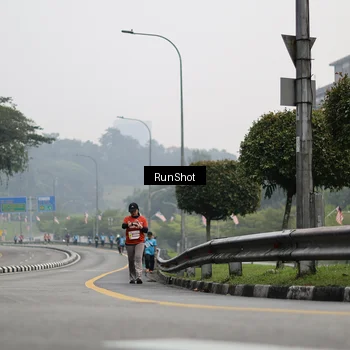 Runner Photo 7036350