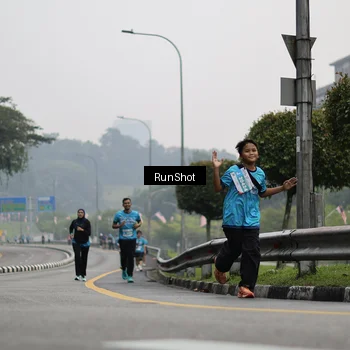 Runner Photo 7036355