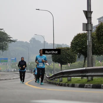 Runner Photo 7036356