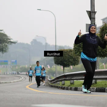 Runner Photo 7036363