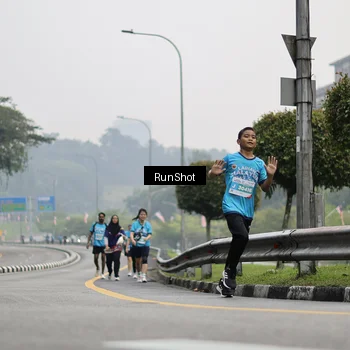 Runner Photo 7036373