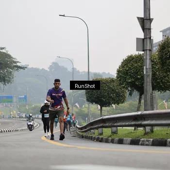 Runner Photo 7036442