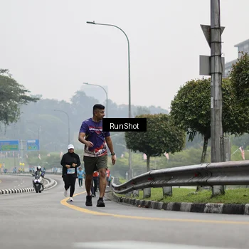 Runner Photo 7036447